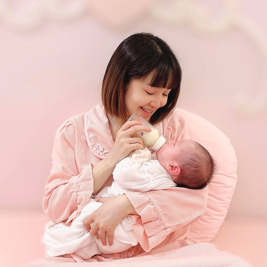 哺乳期 餵母奶 母奶  哺乳期 餵母奶 母奶